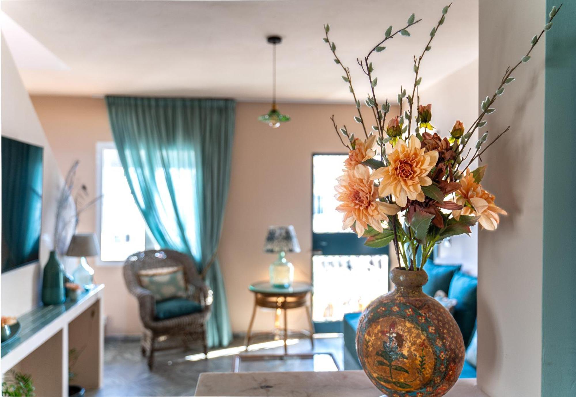 Romantic Rooftop With Stunning Sea And Mountain Views Leilighet
