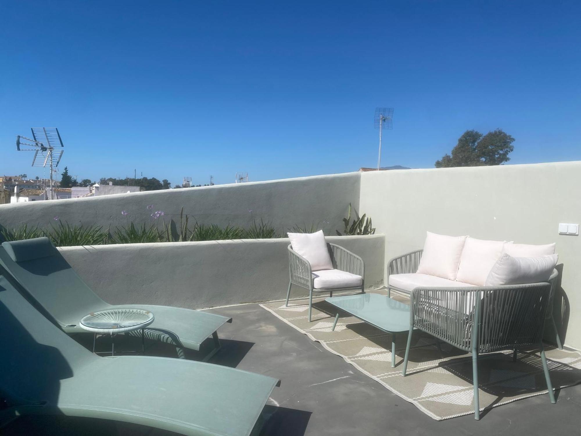Romantic Rooftop With Stunning Sea And Mountain Views Leilighet